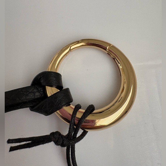 Cuyana Alpaca Black Leather Keychain NWT - Picture 3 of 9